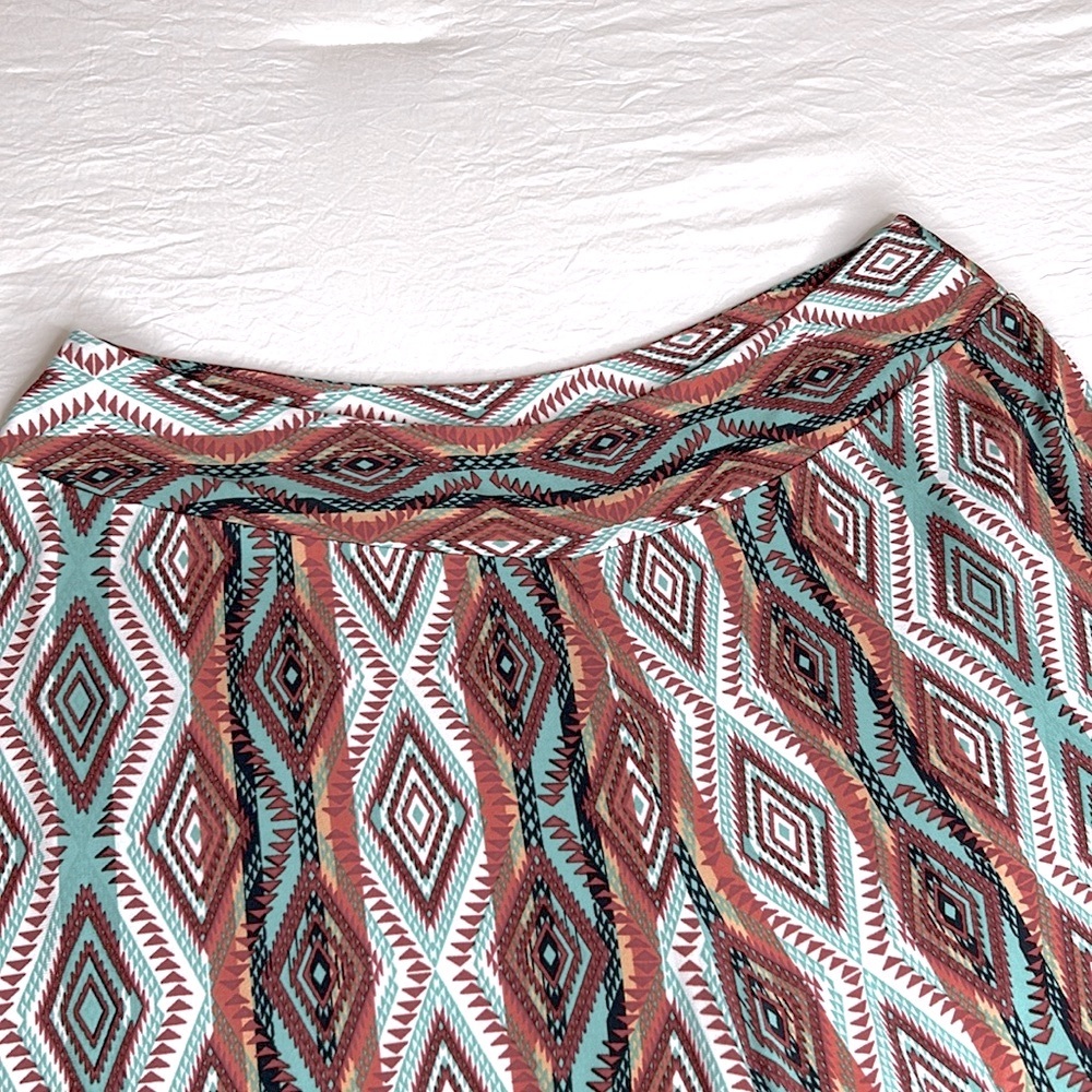 Cato Multicolor Diamond Pattern Pant with Wide Leg, Cropped, Elastic Waist, Sz L - Picture 3 of 7